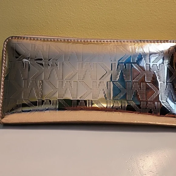 Michael Kors Wallet - Picture 3 of 4